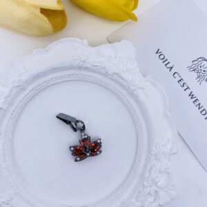 Maple - leaf shape inset one-hole closure 007