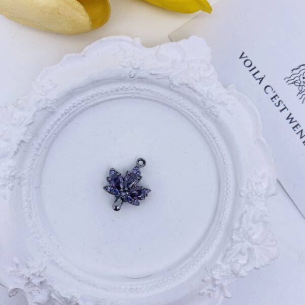 Maple - leaf shape inset one-hole closure 007 - Image 2